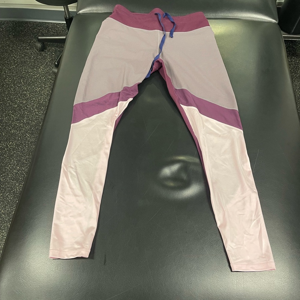 Women’s Fabletics Leggings